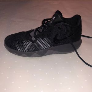 Nike Kyrie 3s